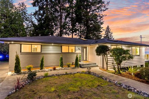 16858 76th Ave W, Edmonds, WA, 98026-5002 | Card Image