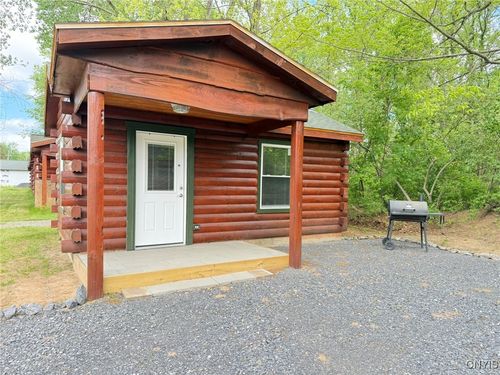 984 Waterloo Geneva Rd, Waterloo, NY, 13165-1262 | Card Image