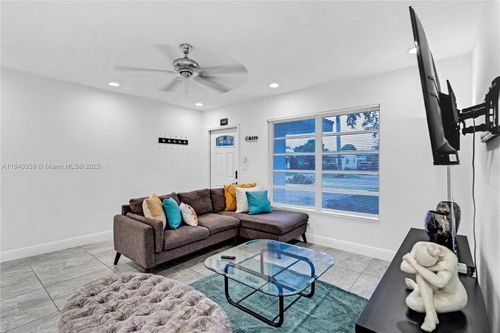 12-1165 Sw 4th Ter, Pompano Beach, FL, 33060-8605 | Card Image