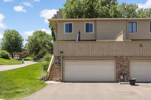 2201 Stroden Cir, Golden Valley, MN, 55427-3147 | Card Image