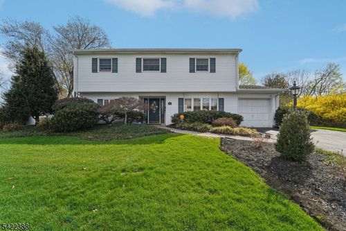 15 Ella Ln, Wayne, NJ, 07470-3515 | Card Image