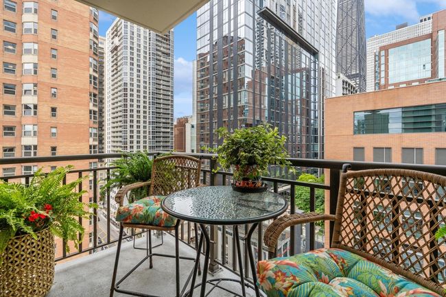 APT-1409 - 21 W Chestnut St, Condo with 2 bedrooms, 2 bathrooms and 1 parking in CHICAGO IL | Image 29
