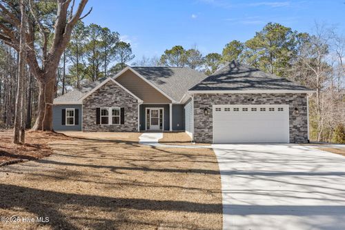 209 Brittany Ln, Stella, NC, 28582-5011 | Card Image