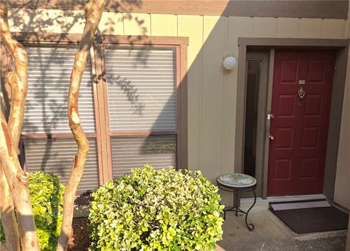 605 Woodcliff Dr, Sandy Springs, GA, 30350-3161 | Card Image