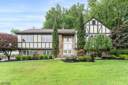 63 Summit Ave, Fairfield, NJ, 07004-2619 | Card Image
