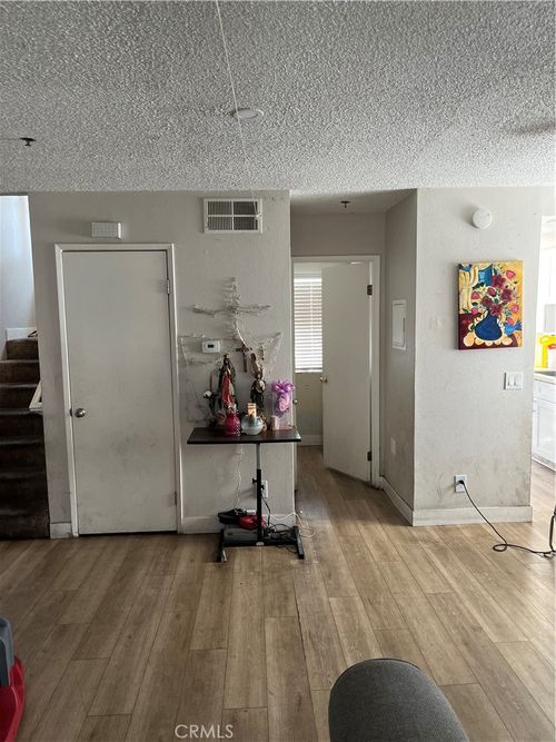 520 E Walnut St, Santa Ana, CA, 92701-6021 | Card Image