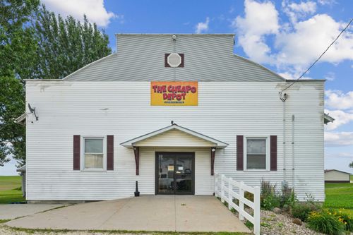 1653 300th Ave, Dyersville, IA, 52040-8736 | Card Image