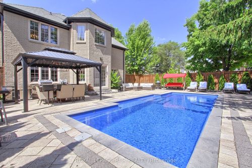 646 Brooker Ridge, Newmarket, ON, L3X1V7 | Card Image