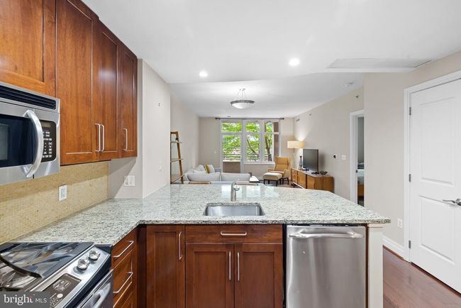 APT-213 - 8220 Crestwood Heights Dr, Condo with 1 bedrooms, 1 bathrooms and null parking in MCLEAN VA | Image 5
