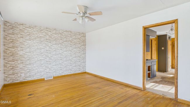 212 S Main St, House other with 2 bedrooms, 2 bathrooms and null parking in Glen Ullin ND | Image 4