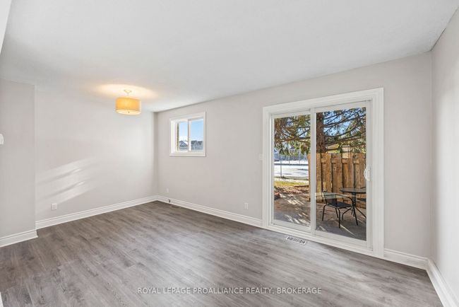823 Datzell Lane, Condo with 3 bedrooms, 2 bathrooms and 1 parking in Kingston ON | Image 7