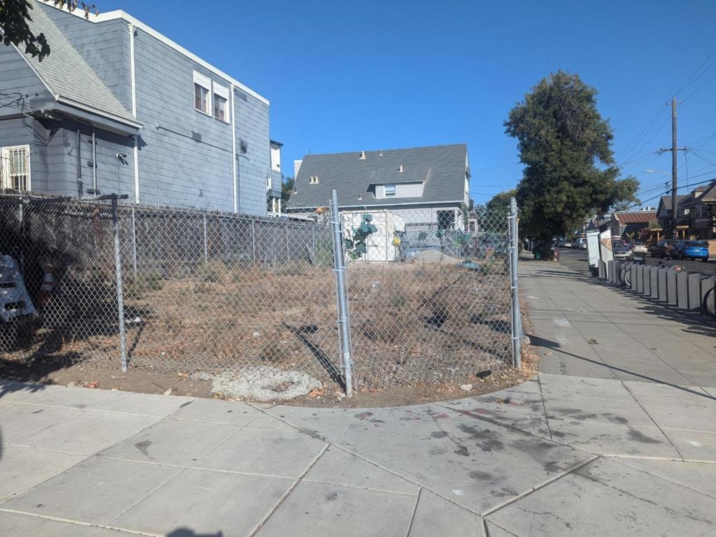 Land in Oakland 4