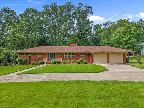 1113 Sherwood Dr, Reidsville, NC, 27320-5441 | Card Image