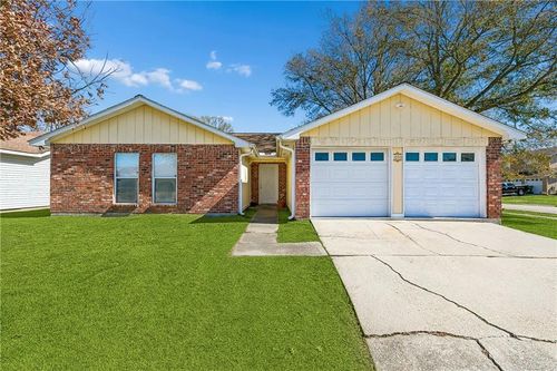 1053 Fairfax Dr, Gretna, LA, 70056-8104 | Card Image