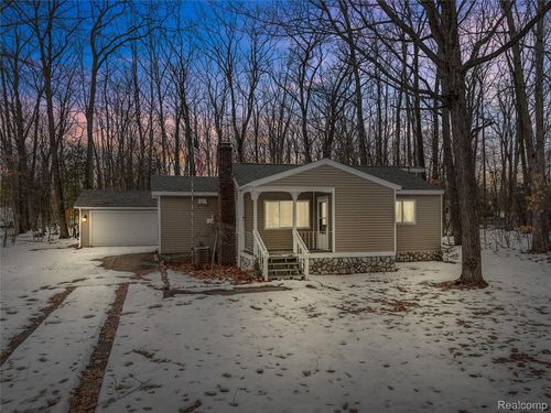105 Black Squirrel Ct, Roscommon, MI, 48653-9324 | Card Image