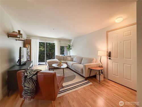 301-12050 15th Ave Ne, Seattle, WA, 98125-5064 | Card Image