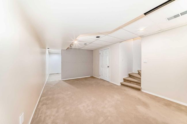 207 Coachway Rd Sw, House other with 3 bedrooms, 3 bathrooms and 2 parking in Calgary AB | Image 37