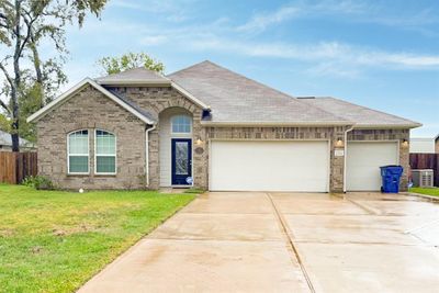 2308 Shalmar Drive, House other with 3 bedrooms, 3 bathrooms and null parking in West Columbia TX | Image 2