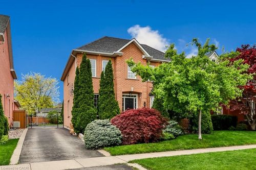 145 Westchester Rd, Oakville, ON, L6H6H9 | Card Image