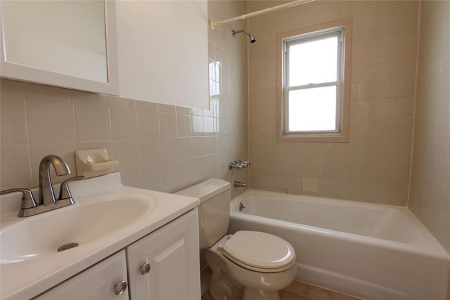 Second Floor Bathroom | Image 14