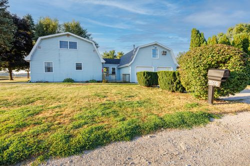 17487 Walden Rd, Hudson, IL, 61748-9124 | Card Image