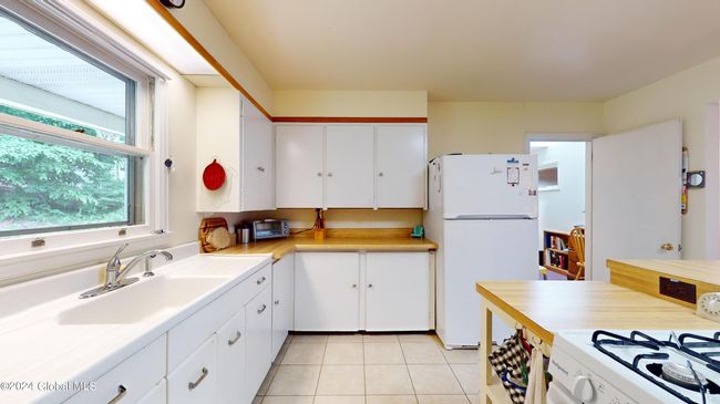 8 Sunrise Ct, House other with 3 bedrooms, 2 bathrooms and 6 parking in Silver Bay NY | Image 10