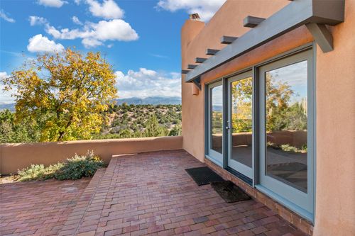 93 Avenida De Las Casas, Santa Fe, NM, 87506-2104 | Card Image