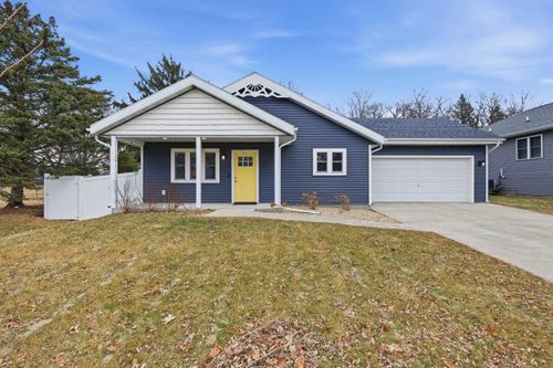 69 Hart Road, Sun Prairie, WI, 53590 | Card Image