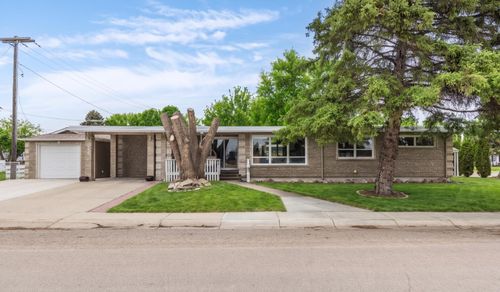 890 Hargrave Way Nw, Medicine Hat, AB, T1A6Y9 | Card Image