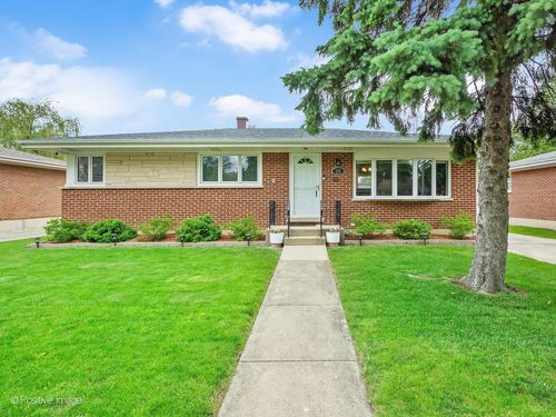 690 W Willow Gln, Addison, IL, 60101-1252 | Card Image