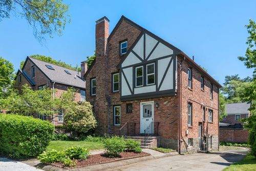 261 Russett Rd, Chestnut Hill, MA, 02467-3662 | Card Image
