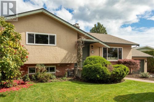 3505 Cardiff Pl, Victoria, BC, V8P4Z2 | Card Image