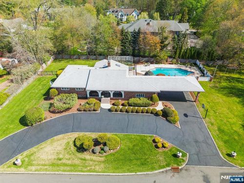 35 Grandview Ave, Upper Saddle River, NJ, 07458-2127 | Card Image