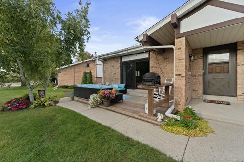 54114 Mckinley Ct, Cedarburg, WI, 53012-2935 | Card Image