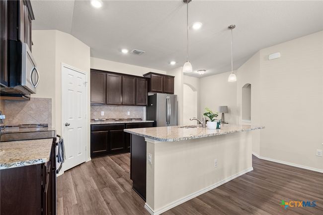 Large kitchen island | Image 10