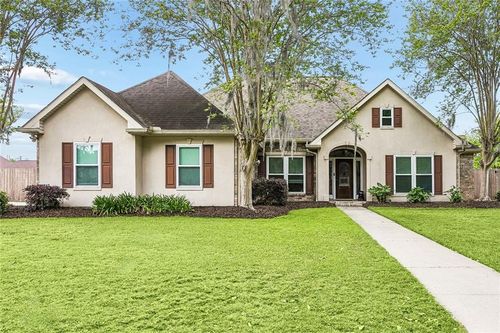 150 Riverbend Dr, Belle Chasse, LA, 70037-8112 | Card Image