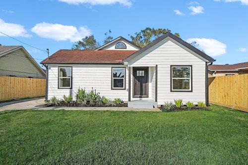 6305 Gay St, Houston, TX, 77022-5912 | Card Image