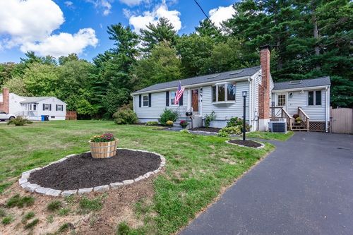 88 Woodlawn Cir, Whitman, MA, 02382-2328 | Card Image