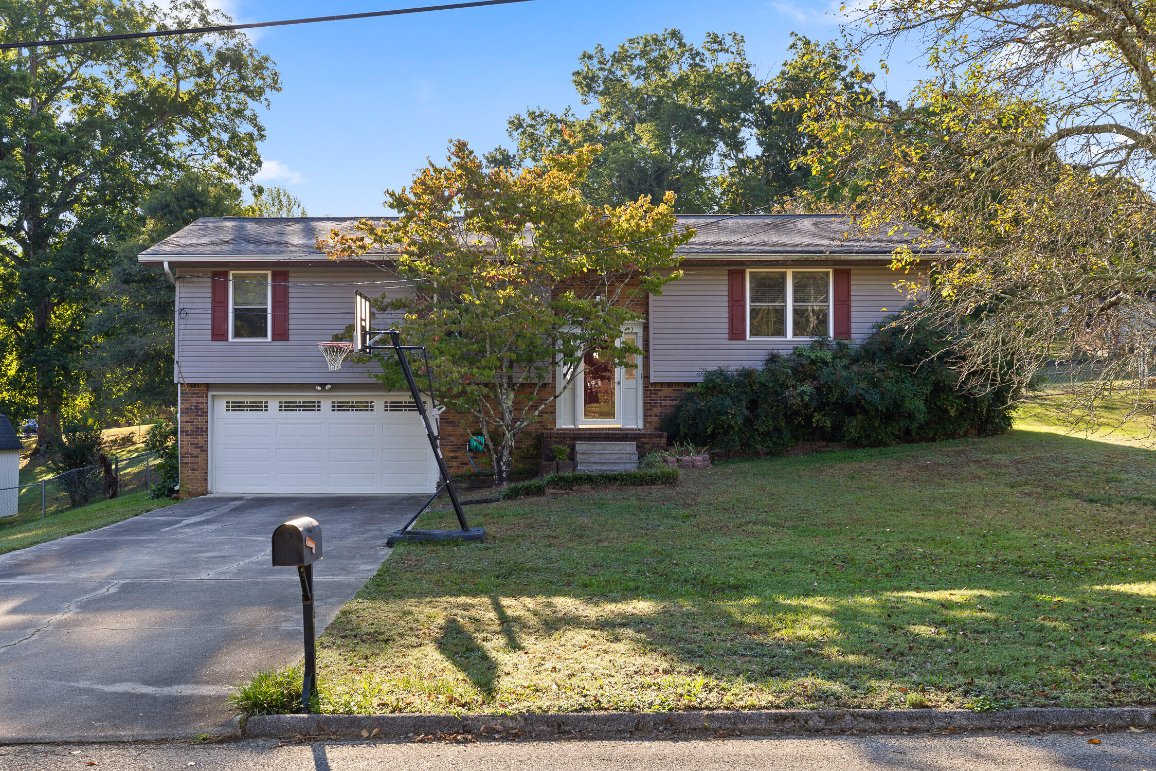 Blue Spruce Dr, Hixson, TN 37343