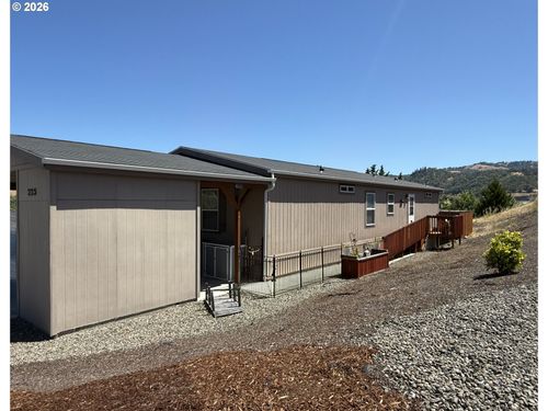 225 Nestucca Ln, Roseburg, OR, 97471-8012 | Card Image