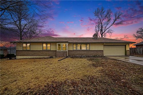 8225 Wood Ave, Kansas City, KS, 66112-1753 | Card Image