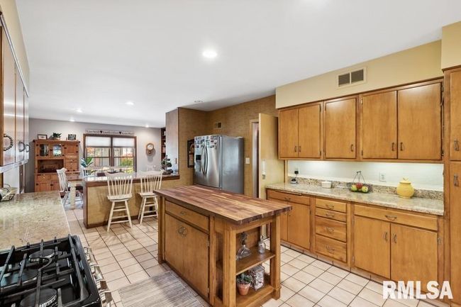 1570 N Academy St, House other with 5 bedrooms, 4 bathrooms and null parking in Galesburg IL | Image 31
