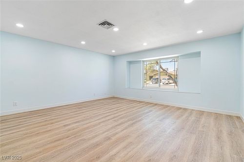 3740 Lillo St, Las Vegas, NV, 89103-2017 | Card Image