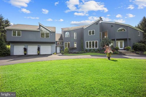 215 E Dark Hollow Rd, PIPERSVILLE, PA, 18947-9319 | Card Image