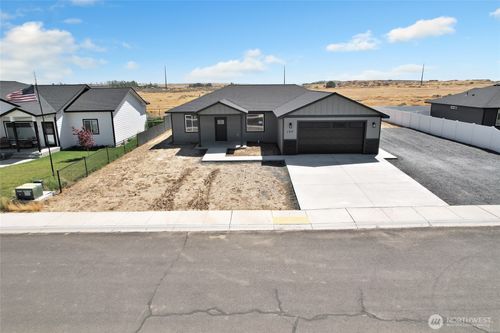100 Sunwest Dr, Ephrata, WA, 98823-8008 | Card Image