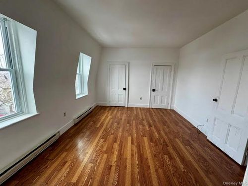 apt-3-9 Grand St, Poughkeepsie, NY, 12601-2988 | Card Image