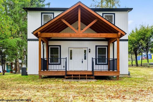 718 Country Club Road, Fairmont, WV, 26554 | Card Image