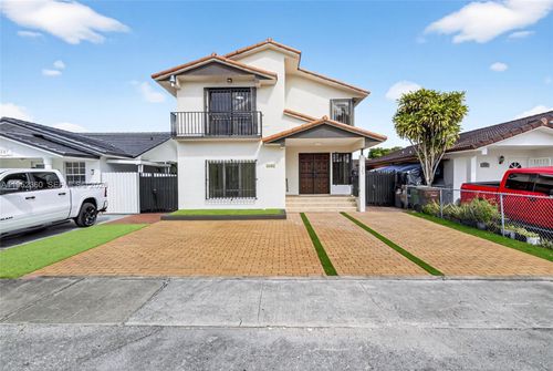 1285 W 42nd Pl, Hialeah, FL, 33012-5913 | Card Image