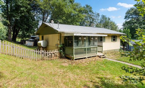 106 Culpepper Dr, Waynesville, NC, 28786-4297 | Card Image
