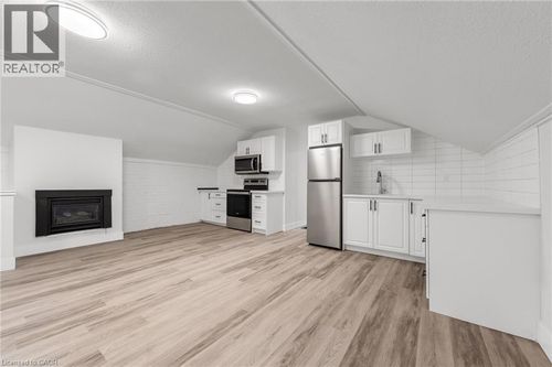 a-coachhouse-22 Stirton Street, Hamilton, ON, L8L6E8 | Card Image